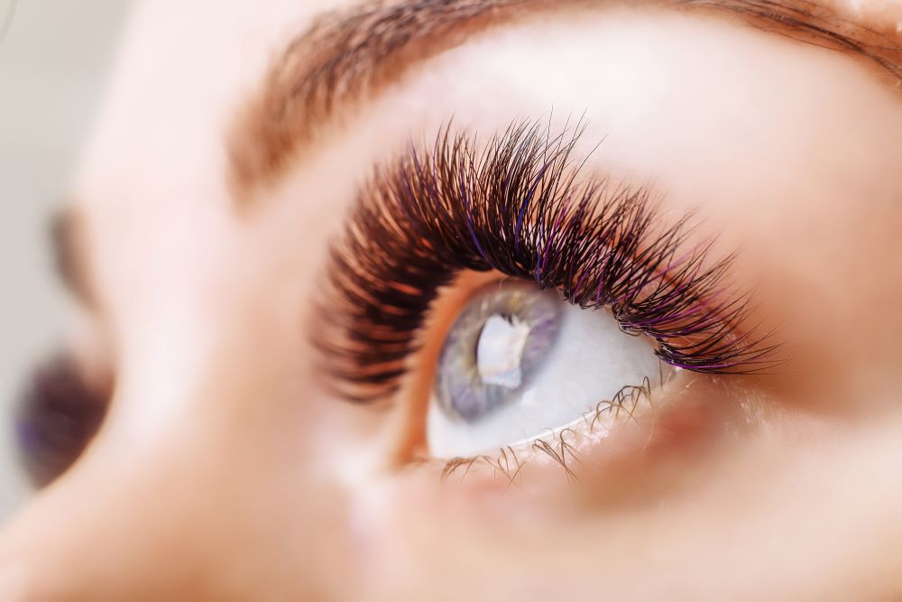 Do eyelashes grow back?